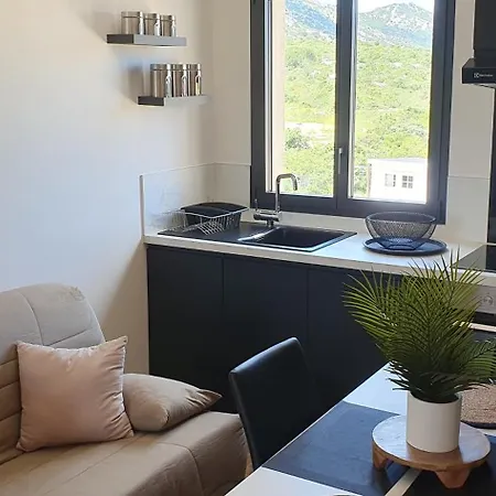Trois Au Sein Du Mas Jams - Le Gouleyrous, Le Canigou Et Le Figarassa Lejlighed