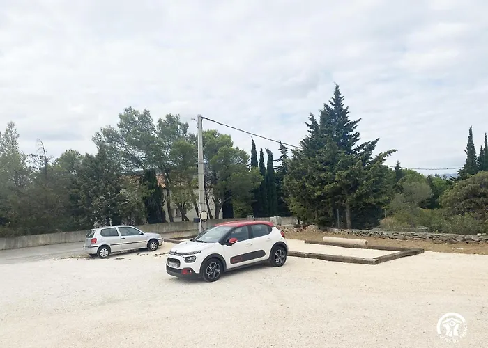 Trois Au Sein Du Mas Jams - Le Gouleyrous, Le Canigou Et Le Figarassa
